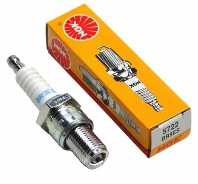 ŚWIECA NGK BR9ES RIEJU RS1 RR 50 MRX SMX SPIKE RS2 MATRIX MRT TANGO
